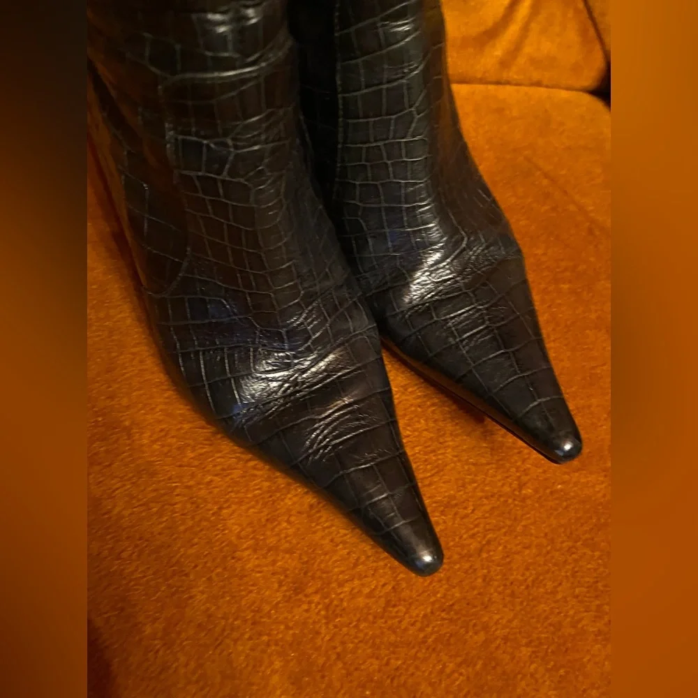 Designer ITALIAN crocodile print leather knee high boots
STILETTO pointy 7 - Picture 3 of 10